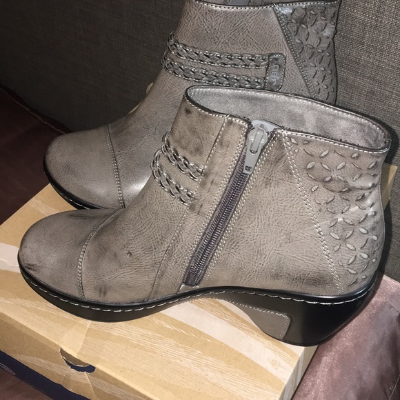 Boots - Picture 3 of 3